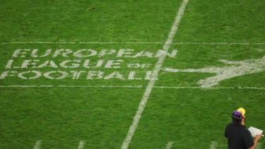 American Football: Profiliga ELF, Vienna Vikings - Rhein Fire, Play-off-Runde, Finale, Veltins Arena. Logo der European League of Football auf dem Rasen.