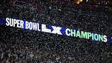 Konfetti füllt das Stadion, nachdem die Seattle Seahawks den Super Bowl LX gegen die New England Patriots im Levi’s Stadium am 8. Februar 2026 in Santa Clara, Kalifornien, gewonnen haben.