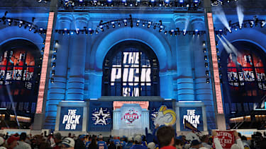 Die erste Runde des NFL Drafts verspricht Bewegung. Mehrere Teams könnten aggressiv nach oben traden - andere setzen bewusst auf zusätzliche Picks.