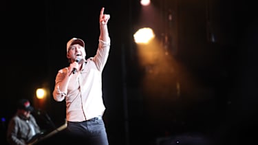 Drew Baldridge auf der Bühne.