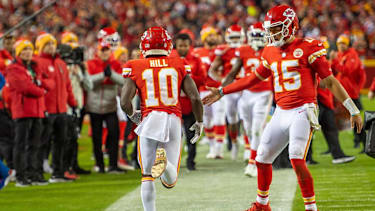 Tyreek Hill und Patrick Mahomes in einem NFL-Spiel für die Kansas City Chiefs