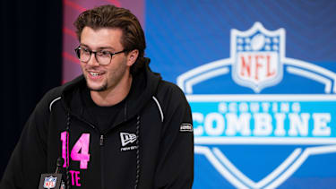 Texans-Tight-End Marlin Klein sprach vor dem NFL Combine 2026 im Indiana Convention Center in Indianapolis mit Medienvertretern (American Football, NFL Draft)
