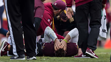 NFL, American Football Herren, USA 2018: Texans vs Redskins NOV 18 November 18, 2018: Washington Redskins quarterback Alex Smith (11) is injured during the second half of the NFL game between the Houston Texans and the Washington Redskins at FedExField in Landover, Maryland. Scott Taetsch CSM Landover MD USA EDITORIAL USE ONLY Copyright: xx ZUMA-20181118_zaf_c04_443.jpg ScottxTaetschx csmphototwo462978