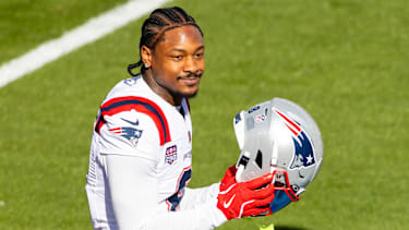 Wide Receiver Stefon Diggs auf dem feld während des Super Bowls LX der New England Patriots gegen die Seattle Seahawks.