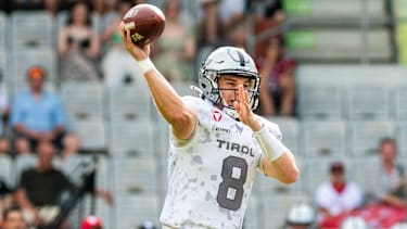 Raiders-Quarterback Steven Krajewski unterliegt mit den Raiders Tirol den Prague Lions in der European Football Alliance nach einem Touchdown sechs Sekunden vor Schluss mit 44:45.