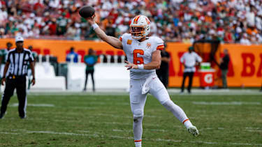 Tampa Bay Buccaneers quarterback Baker Mayfield 6 wirft einen Touchdown gegen die New York Jets.