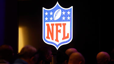 NFL-Logo bei der öffentlichen Sicherheits-Pressekonferenz zum Super Bowl LX in San Francisco