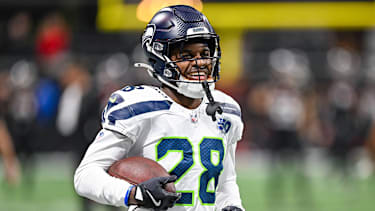 Seattle Seahawks Cornerback Nehemiah Pritchett (28) beim Aufwärmen vor einem NFL-Spiel.