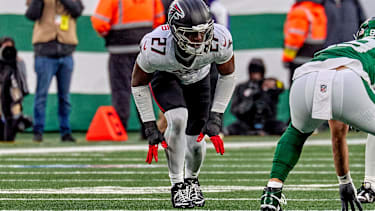 Atlanta Falcons defensive end James Pearce Jr. (27) against the New York Jets at MetLife Stadium in East Rutherford, New Jersey on Sunday November 30, 2025. CSM East Rutherford United States - ZUMAc04_ 20251130_zma_c04_512 Copyright: xDuncanxWilliamsx