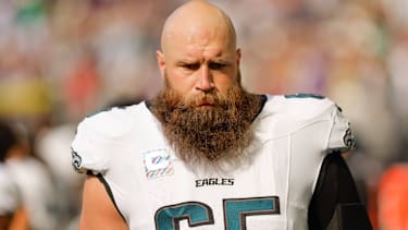 Lane Johnson bestätigt seine Rückkehr zu den Philadelphia Eagles für die NFL-Saison 2026 und bleibt der zentrale Anker der Offensive Line.