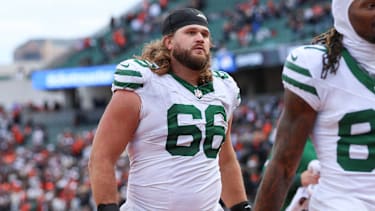 New York Jets Guard Joe Tippmann (66) nach dem Spiel gegen die Cincinnati Bengals im Paycor Stadium in Cincinnati, OH.