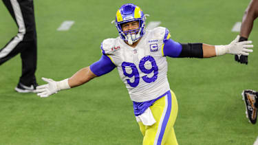 Los Angeles Rams Defensive End Aaron Donald (99) feiert einen Sack gegen die Cincinnati Bengals.