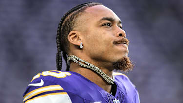 NFL, American Football Herren, USA Green Bay Packers at Minnesota Vikings Jan 4, 2026; Minneapolis, Minnesota, USA; Minnesota Vikings wide receiver Justin Jefferson (18) warms up prior to the game against the Green Bay Packers at U.S. Bank Stadium. Minneapolis U.S. Bank Stadium Minnesota USA, EDITORIAL USE ONLY PUBLICATIONxINxGERxSUIxAUTxONLY Copyright: xJeffreyxBeckerx 20260104_rgo_bc9_026