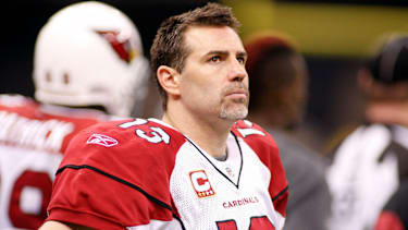 Warner beobachtet das Spiel der Cardinals von der Seitenlinie aus.