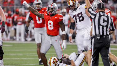 Ohio State Buckeyes Linebacker Arvell Reese (8) feiert eine Aktion im Spiel der Minnesota Golden Gophers gegen die Ohio State Buckeyes im Ohio Stadium, Columbus, Ohio. Columbus U.S.