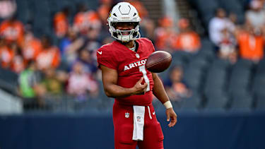 Quarterback Kyler Murray beim warm-up der Arizona Cardinals gegen die Denver Broncos.