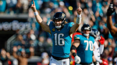 JACKSONVILLE, FL - JANUARY 04: Trevor Lawrence 16 of the Jacksonville Jaguars reacts after throwing a touchdown pass during the game between the Jacksonville Jaguars and the Tennessee Titans on January 4, 2026 at EverBank Stadium in Jacksonville, Fl. (Photo by David Rosenblum Icon Sportswire) NFL, American Football Herren, USA JAN 04 Titans at Jaguars EDITORIAL USE ONLY Icon260104541657