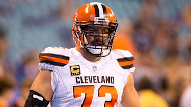 Offensive Lineman Joe Thomas bei einem Spiel der Cleveland Browns gegen die Indianapolis Colts.