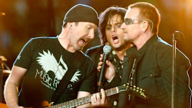 U2 beim Super Bowl 2002.