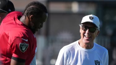 Las Vegas Raiders quarterback Geno Smith und Head coach Pete Carroll