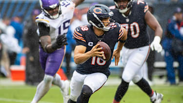 Chicago Bears Quarterback Caleb Williams (18) beim Spiel gegen die Minnesota Vikings.