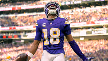 Minnesota Vikings Wide Receiver Justin Jefferson (18) feiert einen Touchdown in der NFL.