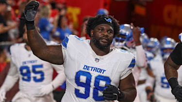 KANSAS CITY, MO - OCTOBER 12: Detroit Lions Defensive End DJ Reader (98) läuft auf das Feld vor dem NFL-Spiel der Detroit Lions gegen die Kansas City Chiefs im Arrowhead Stadium in Kansas City, MO.