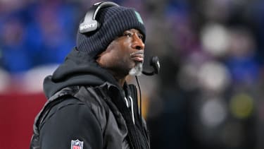 NFL, American Football Herren, USA New York Jets at Buffalo Bills Jan 4, 2026; Orchard Park, New York, USA; New York Jets head coach Aaron Glenn looks on during the second half against the Buffalo Bills at Highmark Stadium. Orchard Park Highmark Stadium New York USA, EDITORIAL USE ONLY PUBLICATIONxINxGERxSUIxAUTxONLY Copyright: xMarkxKoneznyx 20260104_hlf_bk3_115