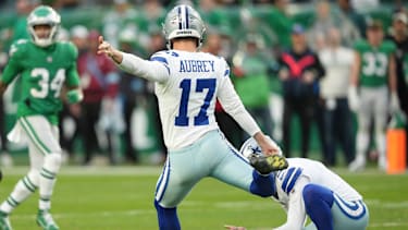 Kicker Brandon Aubrey von den Dallas Cowboys schießt ein Field Goal im Spiel gegen die Philadelphia Eagles im Lincoln Financial Field in Philadelphia