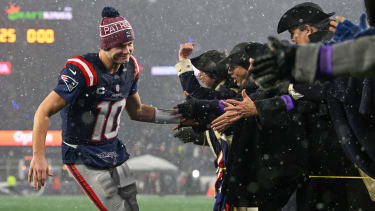 Jan 18, 2026; Foxborough, MA, USA; New England Patriots quarterback Drake Maye (10) high fives the Massachusetts after defeating the Houston Texans in the AFC divisional playoff game at Gillette Stadium, in Foxborough, Massachusetts. CSM Foxborough USA - ZUMAc04_ 20260118_faf_c04_053 Copyright: xEricxCanhax