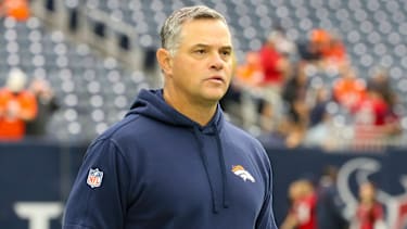 HOUSTON, TX - DECEMBER 03: Denver Broncos offensive coordinator Joe Lombardi oversees practice during the football game between Denver Broncos and Houston Texans at NRG Stadium on December 3, 2023 in Houston, Texas. (Photo by Leslie Plaza Johnson Icon Sportswire) NFL, American Football Herren, USA DEC 03 Broncos at Texans EDITORIAL USE ONLY Icon231203103
