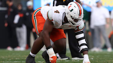Defensive Lineman Rueben Bain auf dem Feld für die Miami Hurricanes.