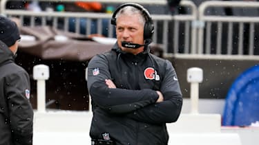 CLEVELAND, OH - DECEMBER 07: Cleveland Browns defensive coordinator Jim Schwartz the field prior to the National Football League game between the Tennessee Titans and Cleveland Browns on December 7, 2025, at Huntington Bank Field in Cleveland, OH. (Photo by Frank Jansky Icon Sportswire) NFL, American Football Herren, USA DEC 07 Titans at Browns EDITORIAL USE ONLY Icon251207064