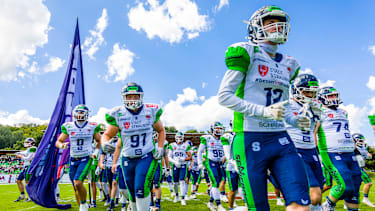 Straubing Spiders beim Einlaufen for einem Spiel in der GFL.