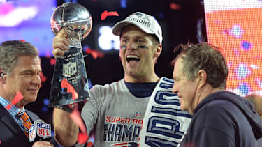 New England Patriots Tom Brady holds up the Vince Lombardi Trophy next to Head Coach Bill Belichick (R) after defeating the Seattle Seahawks 28-24 to winn Super Bowl XLIX at University of Phoenix Stadium in Glendale, Arizona, February 1, 2015. PUBLICATIONxNOTxINxUSA SBP20150201098 KEVINxDIETSCH