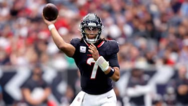 Houston Texans quarterback CJ. Stroud (7) wirft einen Pass gegen die Tennessee Titans.