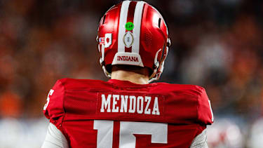 Indiana Hoosiers Quarterback Fernando Mendoza (#15) während des College Football Playoff National Championship Games gegen die Miami Hurricanes im Hard Rock Stadium in Miami Gardens, Florida