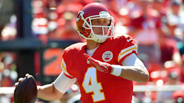 Kansas City Chiefs Quarterback Nick Foles wirft den Ball beim Spiel gegen die Seattle Seahawks im Arrowhead Stadium in Kansas City, Mo.