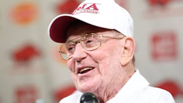 Hall-of-Fame-Coach Lou Holtz führte Notre Dame 1988 zur National Championship und starb nun im Alter von 89 Jahren.
