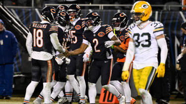 NFL, American Football Herren, USA NFC Wild Card Round-Green Bay Packers at Chicago Bears Jan 10, 2026; Chicago, IL, USA; Chicago Bears quarterback Caleb Williams (18) and wide receiver DJ Moore (2) react after hooking up on the eventually game winning touchdown against the Green Bay Packers during the second half of an NFC Wild Card Round game at Soldier Field. Chicago Soldier Field IL USA, EDITORIAL USE ONLY PUBLICATIONxINxGERxSUIxAUTxONLY Copyright: xMattxMartonx 20260110_rtc_bm5_0213