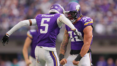 Die Minnesota Vikings Defense feiert einen Turnover in der NFL.
