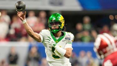NCAA, College League, USA Football: Peach Bowl-Oregon vs Indiana Jan 9, 2026; Atlanta, GA, USA; Oregon Ducks quarterback Dante Moore (5) passes against the Indiana Hoosiers during the first quarter of the 2025 Peach Bowl and semifinal game of the College Football Playoff