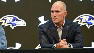 Baltimore Ravens General Manager und Executive Vice President Eric DeCosta redet über einen Draft Pick im Jahr 2022.
