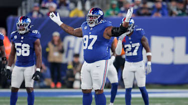 New York Giants Defensive Tackle Dexter Lawrence II (#97) gestikuliert im ersten Viertel gegen die Philadelphia Eagles im MetLife Stadium in East Rutherford, New Jersey