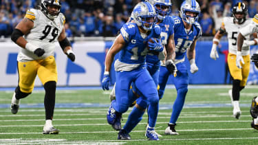 DETROIT, MI - DECEMBER 21: Detroit Lions wide receiver Amon-Ra St. Brown (14) runs downfield for a first down during the Detroit Lions versus the Pittsburgh Steelers game on Sunday December 21, 2025 at Ford Field in Detroit, MI. (Photo by Steven King Icon Sportswire) NFL, American Football Herren, USA DEC 21 Steelers at Lions EDITORIAL USE ONLY Icon2582025122102695