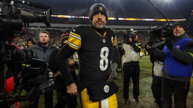 PITTSBURGH, PA - JANUARY 04: Pittsburgh Steelers quarterback Aaron Rodgers (8) looks on after the NFL, American Football Herren, USA football game between the Baltimore Ravens and Pittsburgh Steelers on January 4, 2026 at Acrisure Stadium in Pittsburgh, PA. (Photo by Mark Alberti Icon Sportswire) NFL: JAN 04 Ravens at Steelers EDITORIAL USE ONLY Icon26010407868