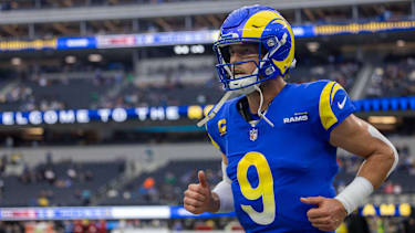 Matthew Stafford auf dem Rasen vor einem Spiel der Los Angeles Rams gegen die Arizona Cardinals