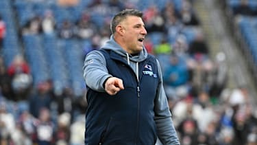 Patriots-Head-Coach Mike Vrabel an der Seitenlinie.