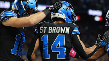 Detroit Lions Wide Receiver Amon-Ra St. Brown (14) feiert seinen Touchdown in der ersten Halbzeit eines NFL-American-Football-Spiels zwischen den Tampa Bay Buccaneers und den Detroit Lions in Detroit.
