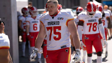 Brendan Oswin bei einem ELF Spiel der Madrid Bravos gegen die Frankfurt Galaxy auf dem Weg ins Stadion.